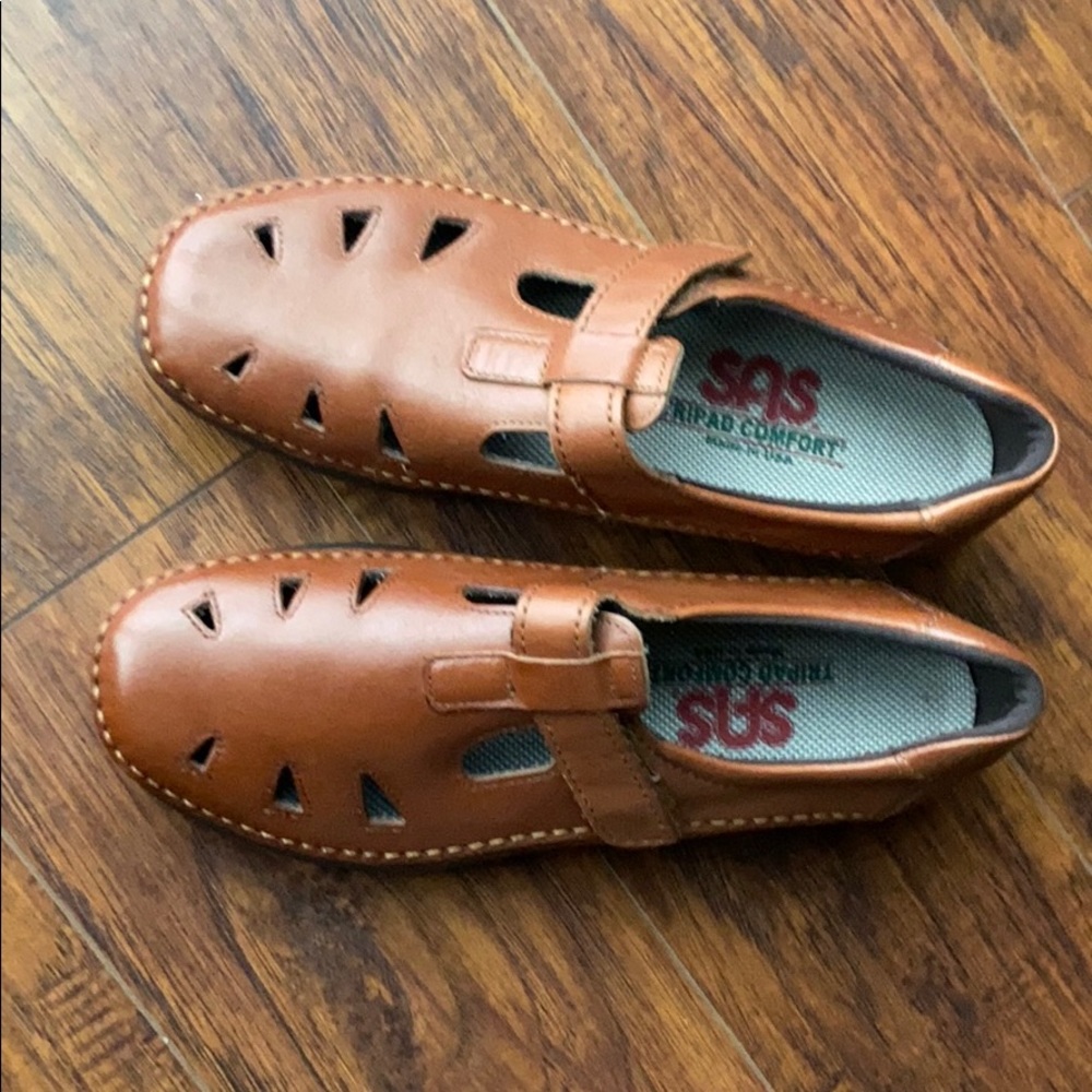 New SAS T-strap loafers 6.5 M women’s